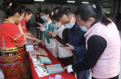 五指山毛道鄉(xiāng)首家村委會(huì)聯(lián)合創(chuàng)辦村企揭牌，開啟食用農(nóng)產(chǎn)品初加工新篇章